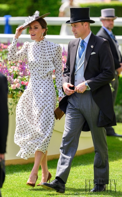 Módny výtvor Alessandry Rich si vojvodkyňa z Cambridge obliekla aj na známe podujatie Royal Ascot na začiatku leta. 