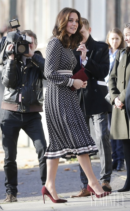 Vojvodkyni z Cambridge, Kate Middleton, veľmi pristane modrá farba šiat, čo poviete?