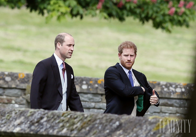 Princ William prišiel v sprievode brata Harryho