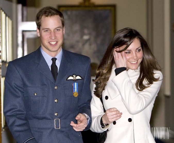 Nie je presne jasné, kedy spolu William a Kate oficiálne začali chodiť, niektorí hovoria o roku 2002, iní o roku 2003. 