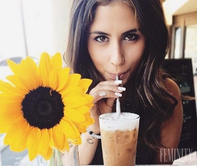 Ľudia, ktorí si radi pochutnávajú  na sladkých, zmrznutých nápojoch ako je frapuccino, sú „trendy“