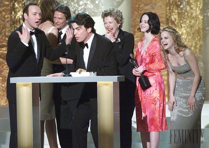 Režisérsky debut Sama Mendesa, film Americká krása, si v roku 2000 odniesol až 5 Oscarov