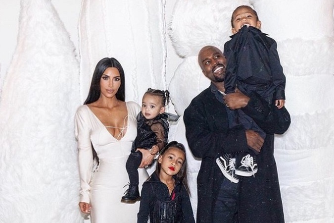 Kim Kardashian rozširuje svoju rodinu o štvrtého člena. Je za tým len túžba po veľkej rodine?