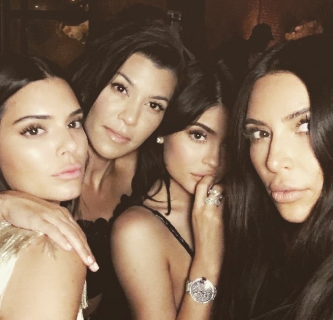 Kim nie je jediná z rodu Kardashian-Jenner, ktorá je tehotná