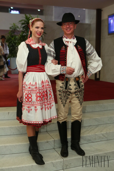 Václav Mika s priateľkou Kristínou mali na sebe ľudový kroj z oblasti Trenčína