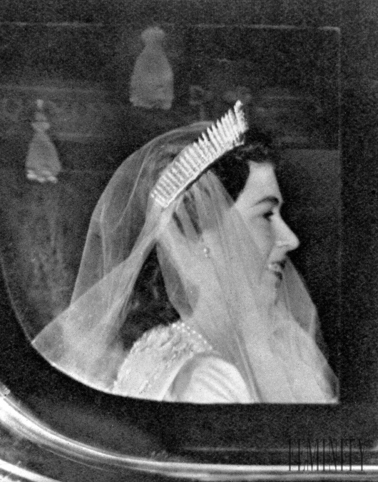 Kráľovná Alžbeta vo svoj svadobný deň 
