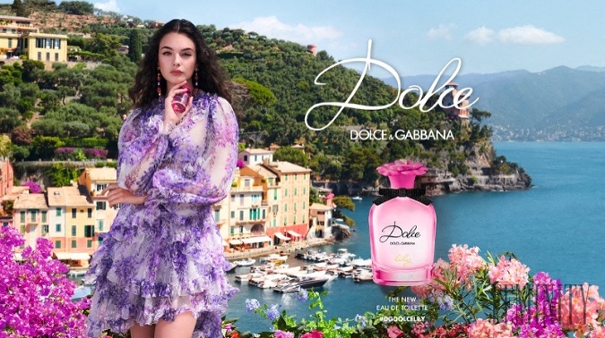 Takto hviezdila Deva Cassel v reklamnej kampani na parfém od Dolce & Gabbana. 