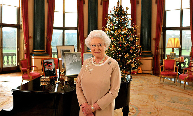 Kráľovná si nepotrpí na gýčové vianočné prvky takže výzdoba v období Vianoc je v kráľovskej rodine naozaj decentná