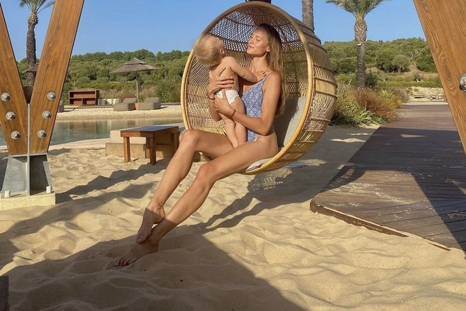Manželka novodobého lámača ženských sŕdc má jedno z najsexi tiel v showbiznise
