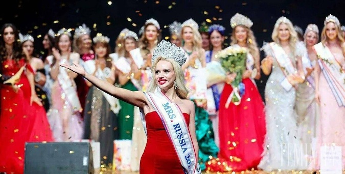 Víťazka Mrs Russia, ktorou sa stala učiteľka angličtiny Natalja Oskarová