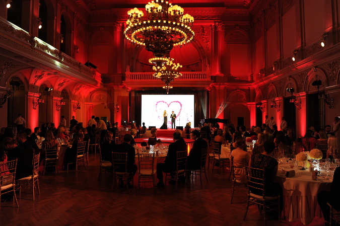 V stredu 5. októbra sa v pražskom paláci Žofín uskutočnil 5. ročník charitatívnej gala večere supermodelky Petry Němcovej