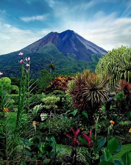 Ostrov, ktorý je súčasťou Strednej Ameriky, Kostarika, láka predovšetkým svojou úchvatnou faunou a flórou