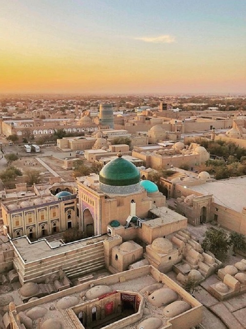 Uzbekistan bol v minulosti súčasťou slávnej hodvábnej cesty. História krajiny láka mnohých turistov