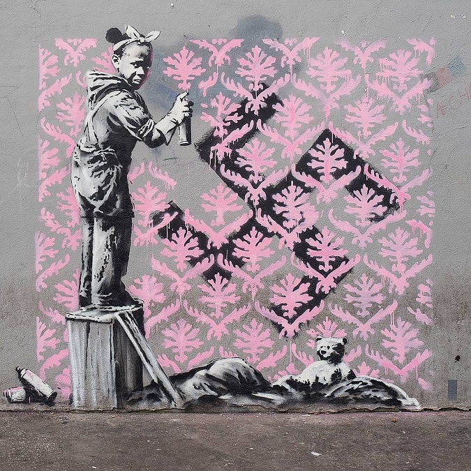 Známy Banksy, ktorého umenie je viditeľné po celom svete sa rozhodol pre netradičný spôsob zničenia svojho obrazu.