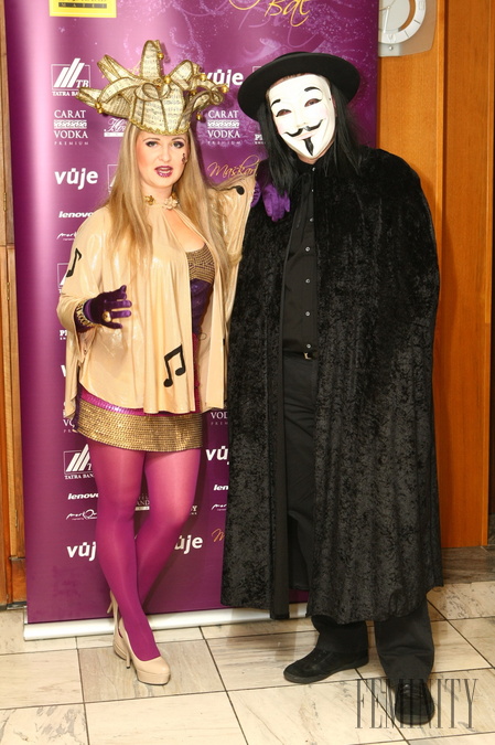 LeRa Lenka Salmanová s manželom v maskách