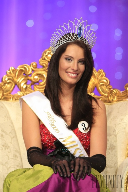 Barbora Franeková na tróne kráľovnej ako Miss Slovensko 2009