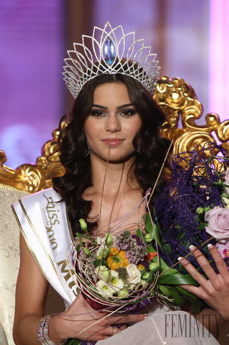 Marína Georgievová s korunkou krásy počas Miss Slovensko 2010