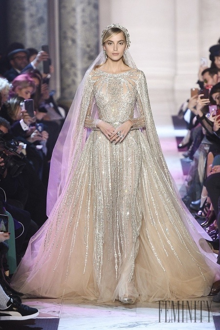 Exkluzívnu módnu prehliadku libanonského módneho návrhára Elie Saaba uzatvárala Kristína Činčúrová vo svadobných šatách
