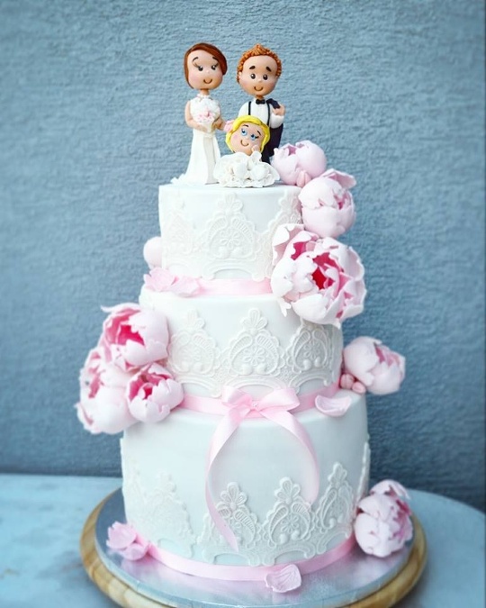 Rozkošná svadobná torta môže vyzerať aj takto