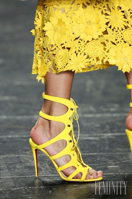 Žlté sandále sú absolútnym hitom tejto sezóny