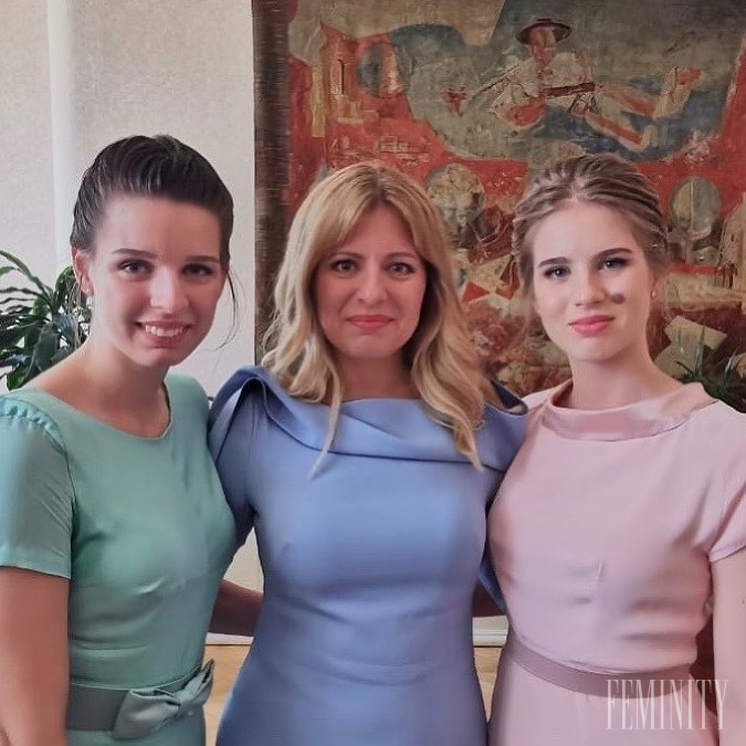 Prezidentka so svojimi dcérami, Emma (v ružovom) skúša šťastie ako modelka