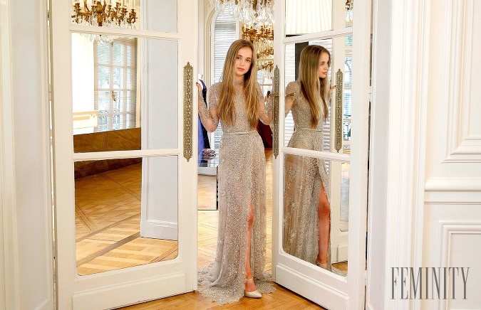 Krásna modelka Amelia Windsor je na prehliadkových mólach ako doma