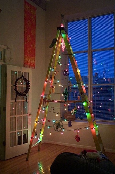 Vianočný stromček z rebríka