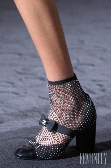 Práve tento typ topánok skracuje nohy a nie je práve najlichotivejší k postave bežnej ženy