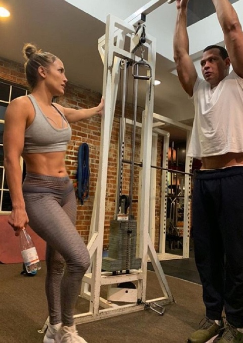 Ešteže nie je J Lo sama a trénuje spolu so svojím partnerom, Alexom Rodriguezom