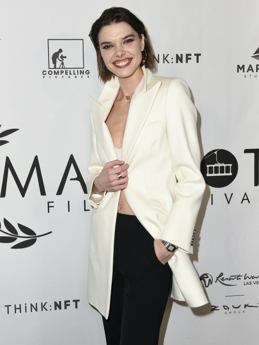 Česká režisérka, scenáristka, herečka a producentka Eva Vik predstavila na medzinárodnom Mammoth Film Festivale v Kalifornii svoju najnovšiu snímku.