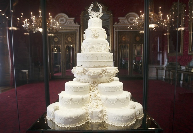 Zaujímavou tradíciou je aj to, že kúsok svadobnej torty, jednej alebo druhej, je vždy poslaný všetkým hosťom ako poďakovanie