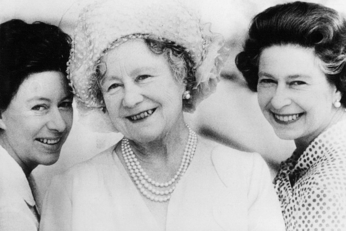 Kráľovná matka bola povestná svojím šibalským úsmevom a pohľadom, ktorý zdedila i jej dcéra Alžbeta