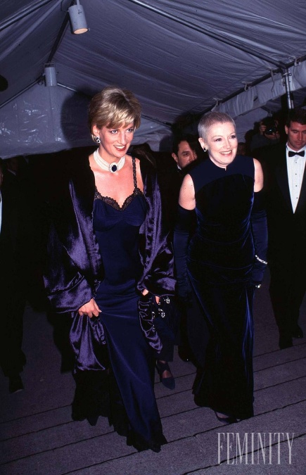 Na METGALA prišla princezná Diana v spoločnosti Liz Tilberis, ktorá vystriedala Annu Wintour na poste šéfredaktorky britského Vogue. 