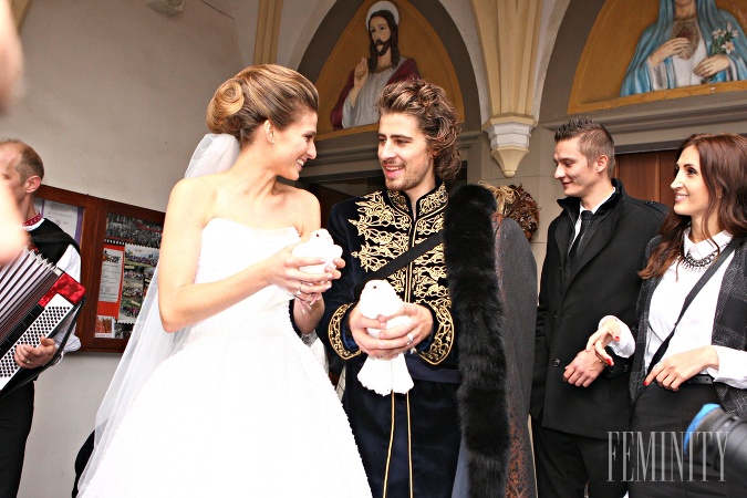 Peter Sagan s manželkou Katarínou Saganovou tradične vypustili biele holubice 