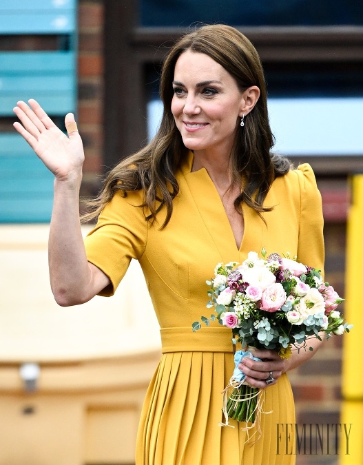 Princezná z Walesu vyzerá šťastne a uvoľnene. Rozhodla sa nosiť žltú, čo je šťastná farba. 