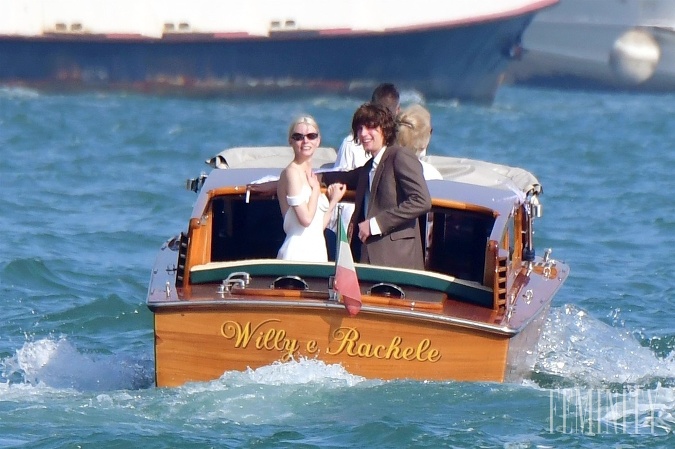 Podľa Daily Mail sa Anya Taylor-Joy a Malcolm McRae zosobášili v Benátkach v Taliansku v posledný septembrový víkend 2023. 