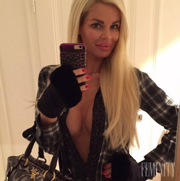 Blond Silvia zásobuje fanúšikov šteklivými fotografiami zo súkromia