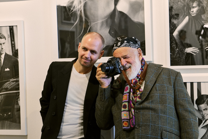 Americký fotograf Bruce Weber a producent výstavy My Education, Milosh Harajda