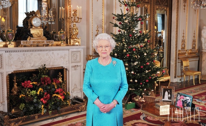 Vianočné vysielanie na Štedrý deň je už každoročnou tradíciou kráľovskej rodiny. Kráľovná Alžbeta II. ho absolvovala veľakrát. 