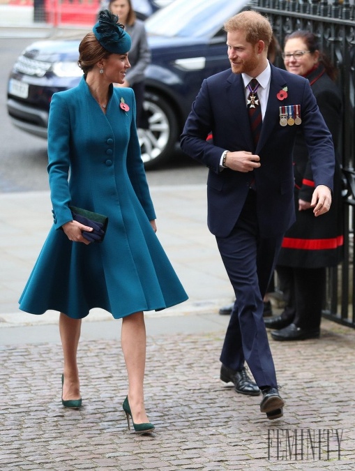 Kráľovská rodina sa snaží o to, aby princ Harry ostal súčasťou rodiny, hoci sa rozhodol odísť z monarchie. 