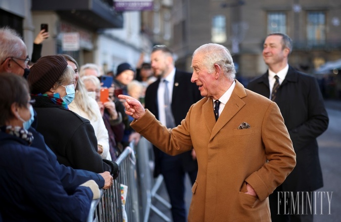 Rodina žijúca vo viacerých palácoch bije už do očí. Presne to si myslí aj princ Charles, pravdepodobne budúci kráľ. 